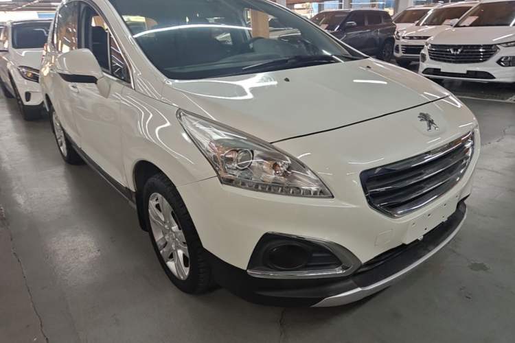 Used Peugeot 3008 2015 2.0L Automatic Classic Edition Front Right 45 Deg