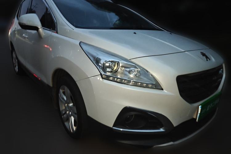 Used Peugeot 3008 2015 2.0L Automatic Classic Edition Front Right 45 Deg
