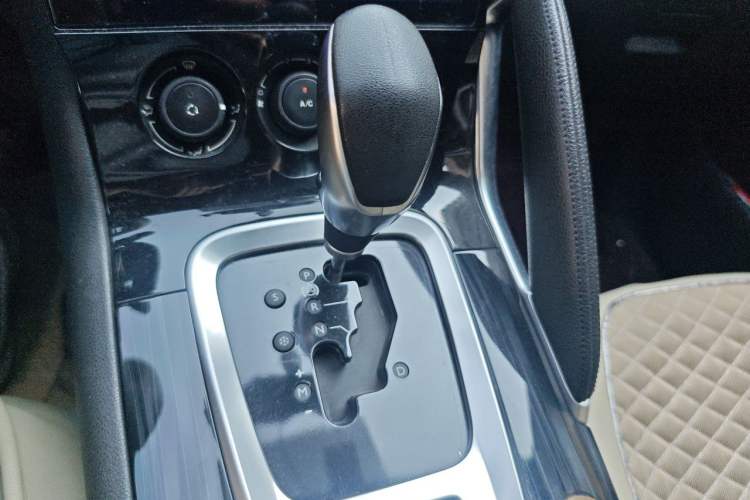 Used Peugeot 3008 2015 2.0L Automatic Classic Edition Gear Lever