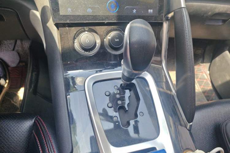 Used Peugeot 3008 2015 2.0L Automatic Classic Edition Gear Lever