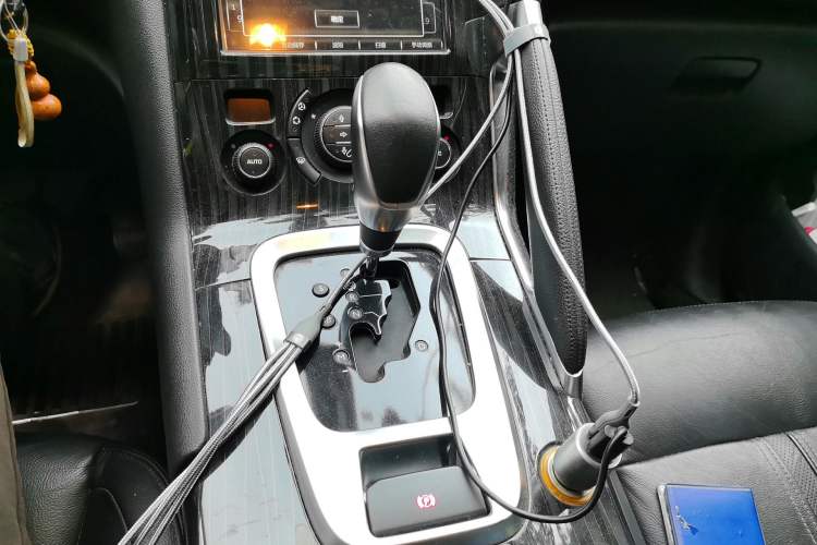 Used Peugeot 3008 2015 1.6THP Automatic Prestige Edition Gear Lever