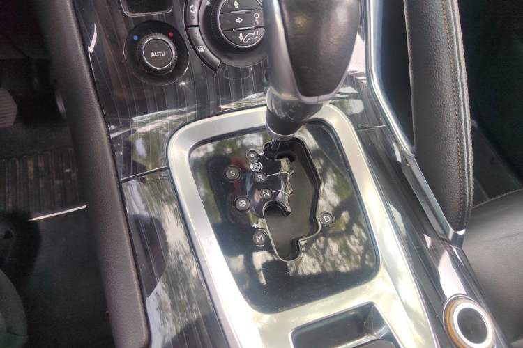 Used Peugeot 3008 2015 1.6THP Automatic Prestige Edition Gear Lever
