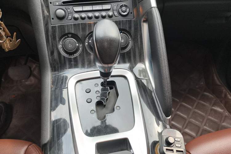 Used Peugeot 3008 2015 2.0L Automatic Classic Edition Gear Lever