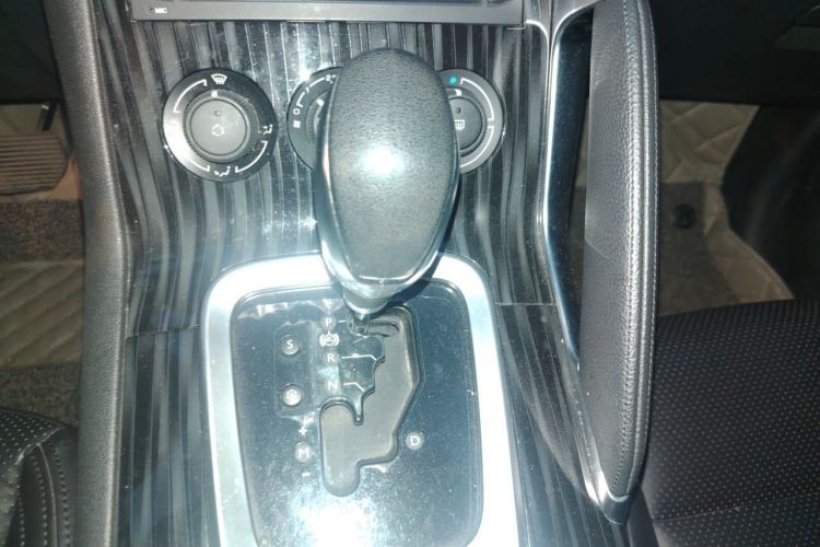 Used Peugeot 3008 2015 2.0L Automatic Classic Edition Gear Lever