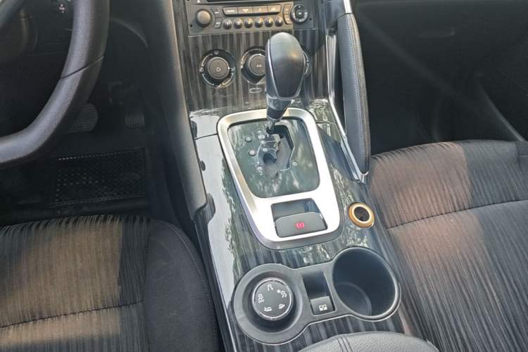 Used Peugeot 3008 2015 1.6THP Automatic Classic Edition Gear Lever