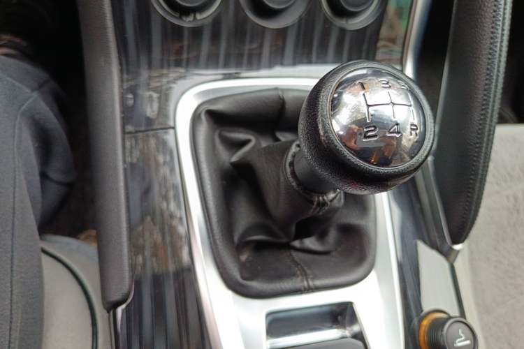 Used Peugeot 3008 2015 2.0L Manual Classic Edition Gear Lever
