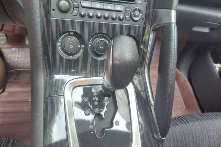 Used Peugeot 3008 2015 2.0L Automatic Classic Edition Gear Lever