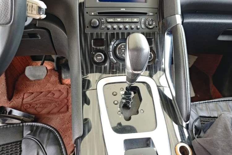 Used Peugeot 3008 2015 1.6THP Automatic Trend Edition Gear Lever