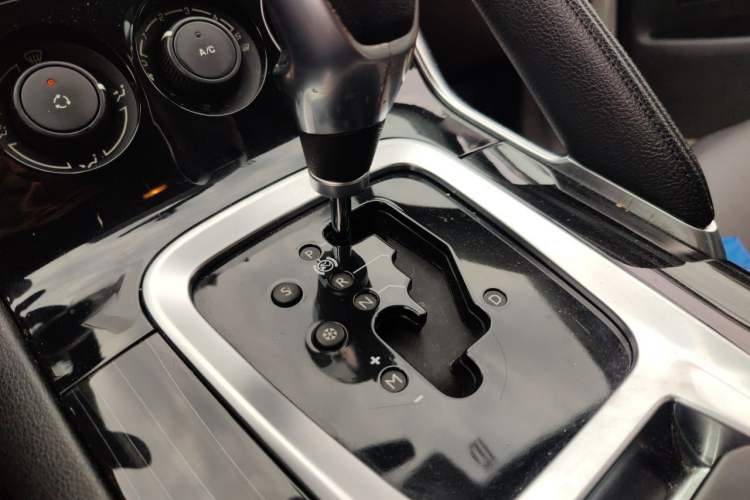 Used Peugeot 3008 2015 2.0L Automatic Classic Edition Gear Lever