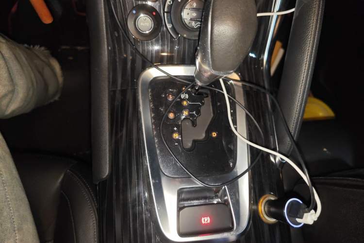 Used Peugeot 3008 2015 1.6THP Automatic Prestige Edition Gear Lever