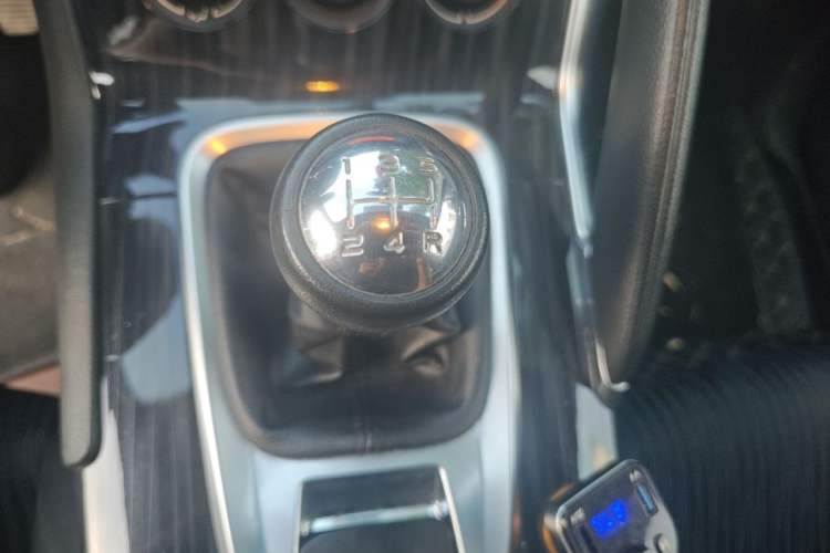 Used Peugeot 3008 2015 2.0L Manual Classic Edition Gear Lever