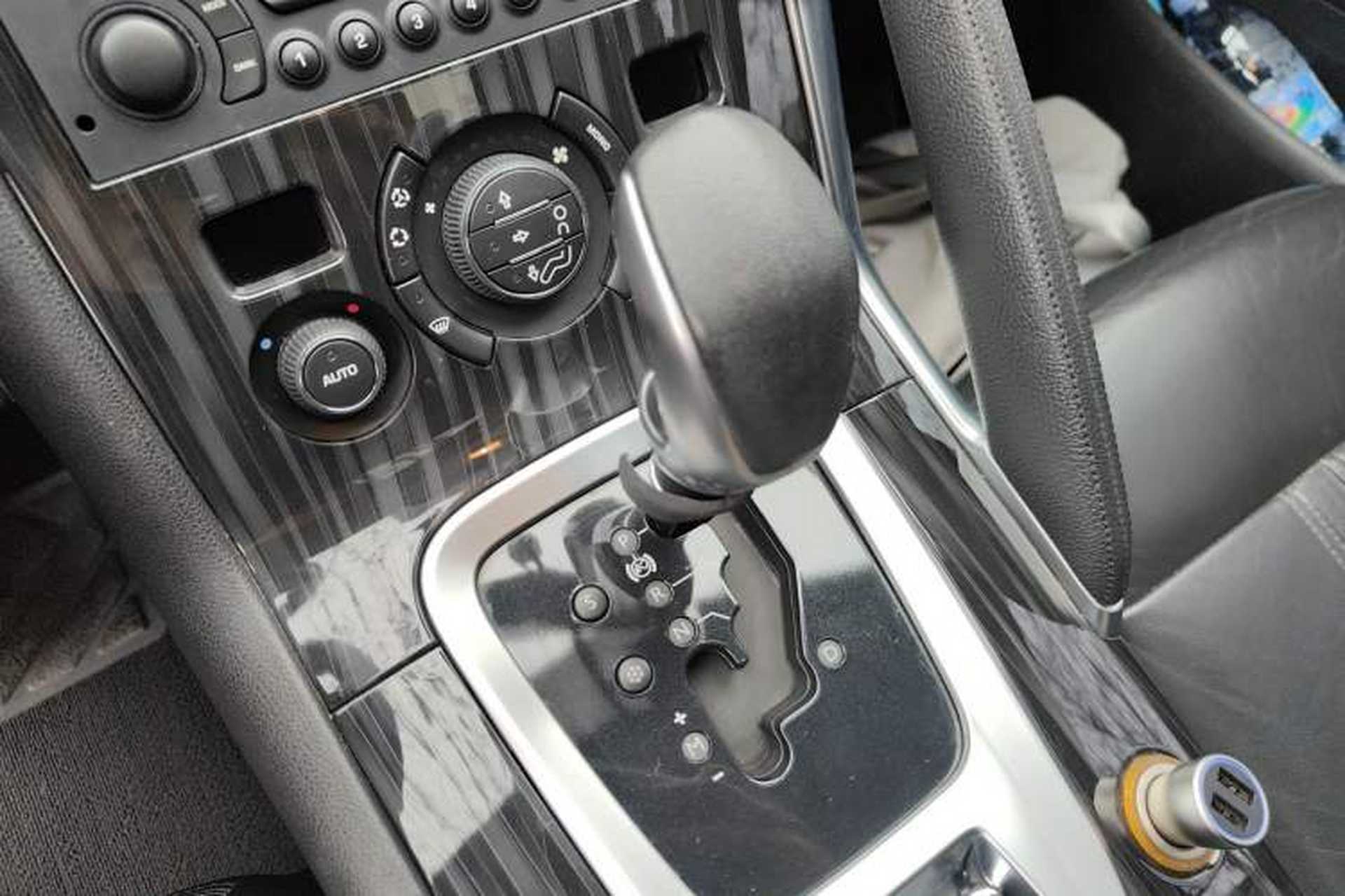 Used Peugeot 3008 2015 2.0L Automatic Trend Edition Gear Lever
