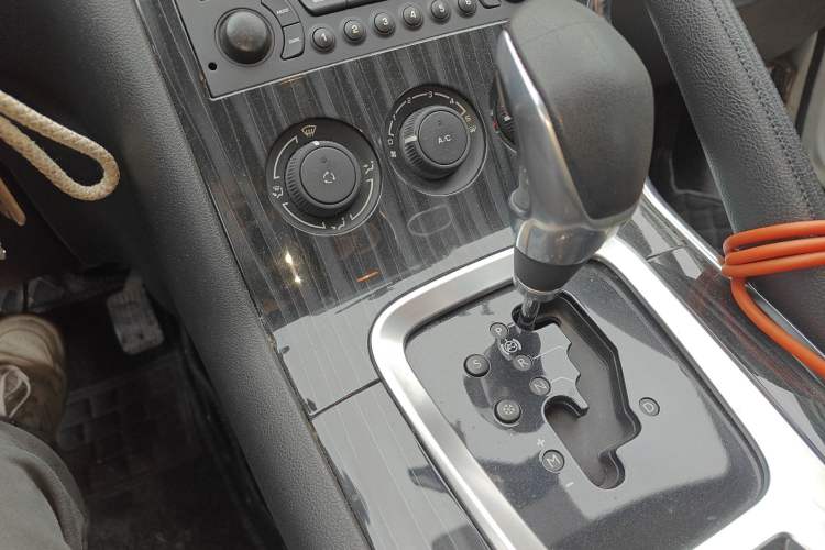 Used Peugeot 3008 2015 1.6THP Automatic Classic Edition Gear Lever