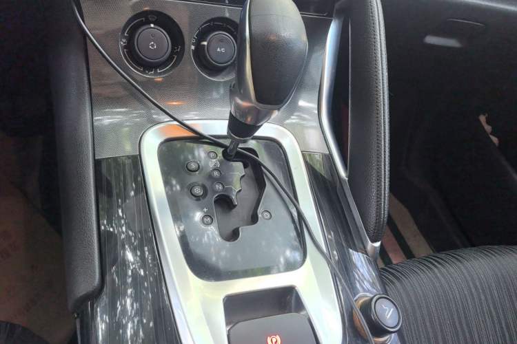 Used Peugeot 3008 2015 2.0L Automatic Classic Edition Gear Lever