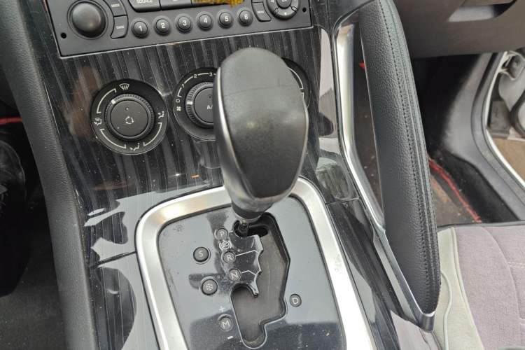 Used Peugeot 3008 2015 2.0L Automatic Classic Edition Gear Lever