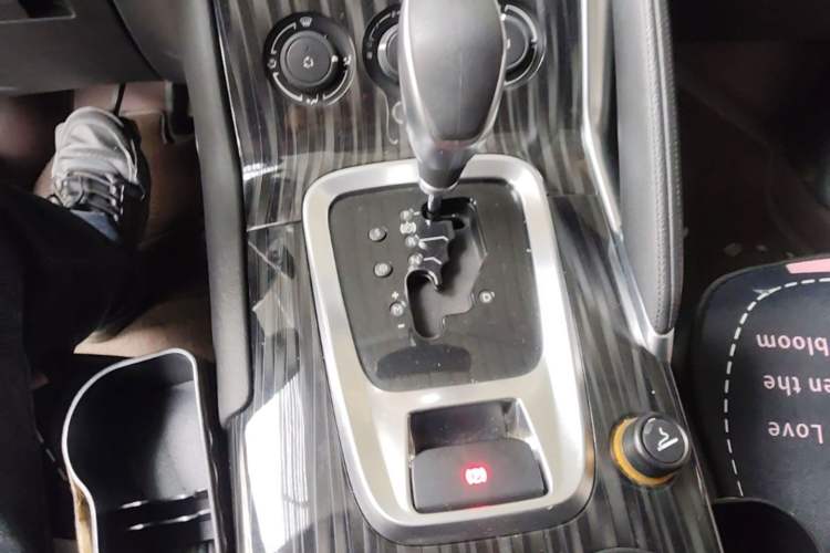 Used Peugeot 3008 2015 2.0L Automatic Classic Edition Gear Lever
