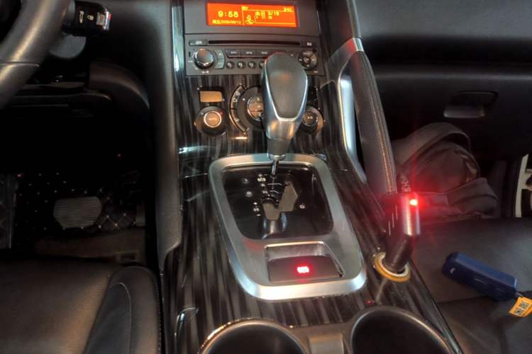 Used Peugeot 3008 2015 2.0L Automatic Trend Edition Gear Lever