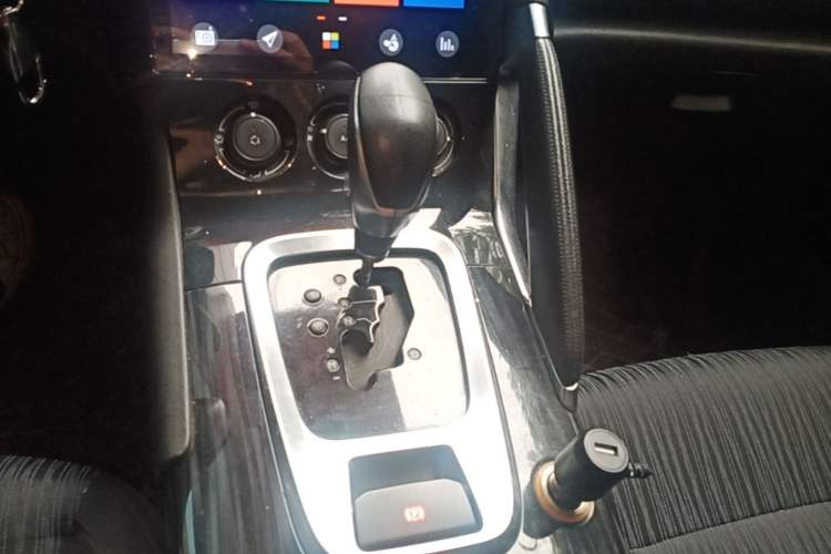 Used Peugeot 3008 2015 2.0L Automatic Classic Edition Gear Lever