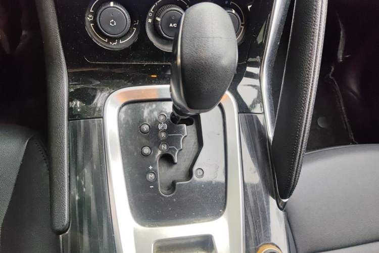 Used Peugeot 3008 2015 2.0L Automatic Classic Edition Gear Lever