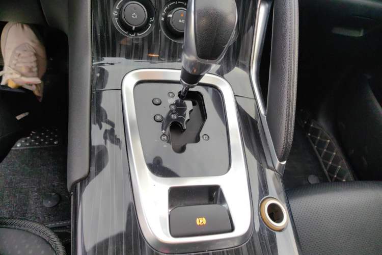 Used Peugeot 3008 2015 2.0L Automatic Classic Edition Gear Lever