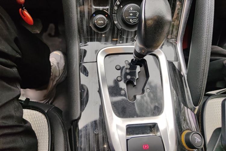 Used Peugeot 3008 2015 1.6THP Automatic Trend Edition Gear Lever