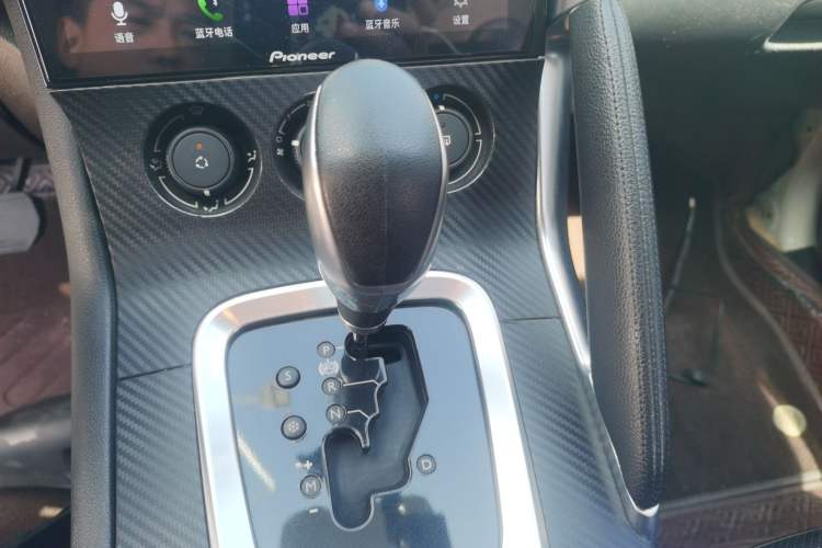Used Peugeot 3008 2015 2.0L Automatic Classic Edition Gear Lever