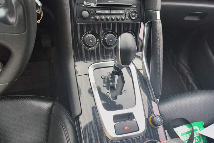 Used Peugeot 3008 2015 2.0L Automatic Classic Edition Gear Lever