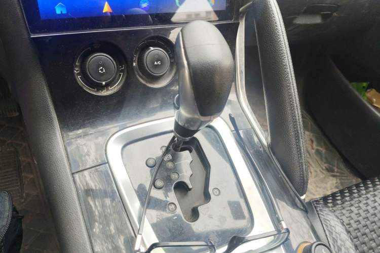 Used Peugeot 3008 2015 2.0L Automatic Classic Edition Gear Lever