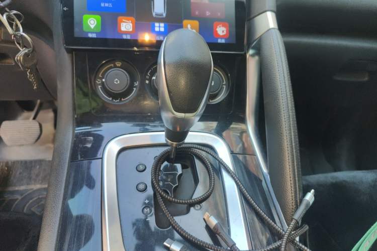 Used Peugeot 3008 2015 2.0L Automatic Classic Edition Gear Lever