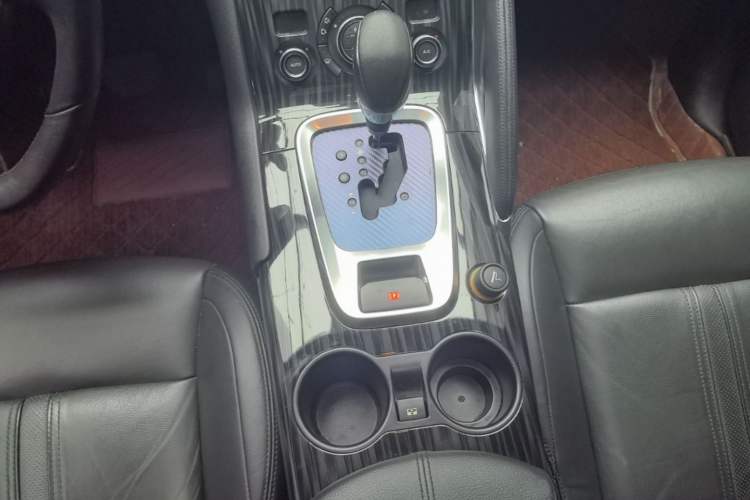 Used Peugeot 3008 2015 2.0L Automatic Trend Edition Gear Lever