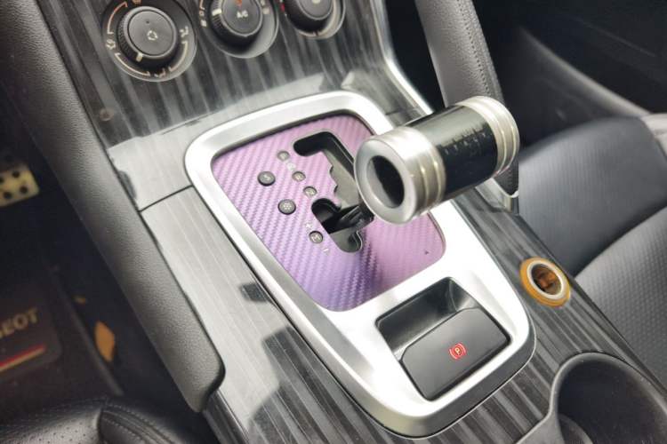 Used Peugeot 3008 2015 1.6THP Automatic Classic Edition Gear Lever