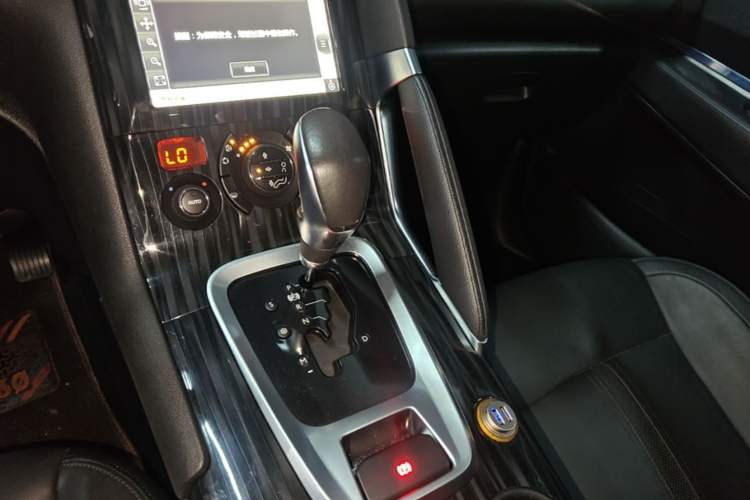 Used Peugeot 3008 2015 1.6THP Automatic Prestige Edition Gear Lever