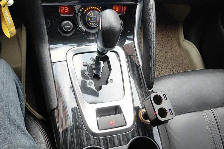 Used Peugeot 3008 2015 2.0L Automatic Trend Edition Gear Lever