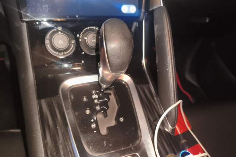 Used Peugeot 3008 2015 1.6THP Automatic Classic Edition Gear Lever