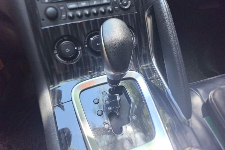 Used Peugeot 3008 2015 1.6THP Automatic Classic Edition Gear Lever