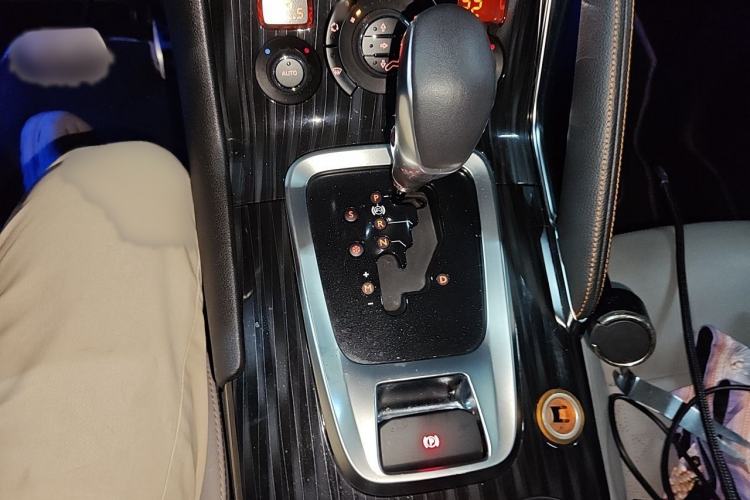 Used Peugeot 3008 2015 1.6THP Roland Garros Edition Gear Lever