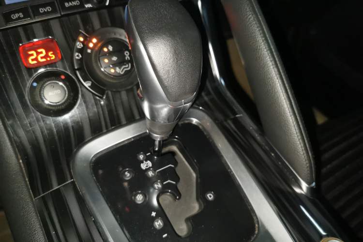 Used Peugeot 3008 2015 2.0L Automatic Trend Edition Gear Lever