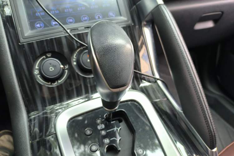 Used Peugeot 3008 2015 1.6THP Automatic Classic Edition Gear Lever