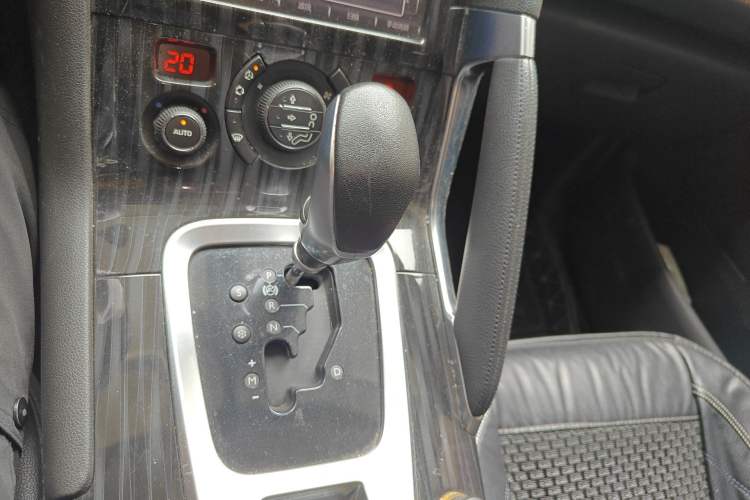 Used Peugeot 3008 2015 1.6THP Automatic Prestige Edition Gear Lever