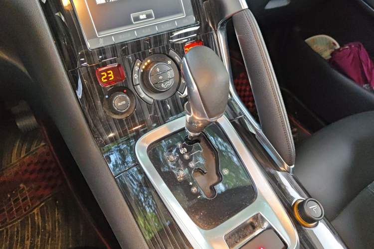 Used Peugeot 3008 2015 1.6THP Automatic Prestige Edition Gear Lever