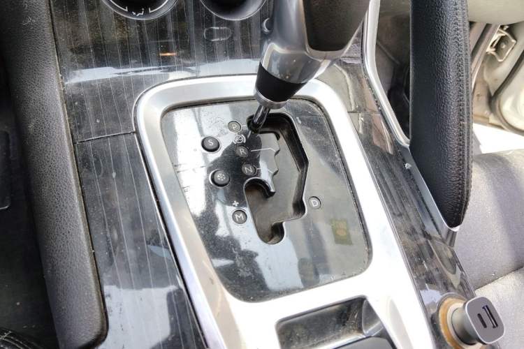 Used Peugeot 3008 2015 2.0L Automatic Classic Edition Gear Lever
