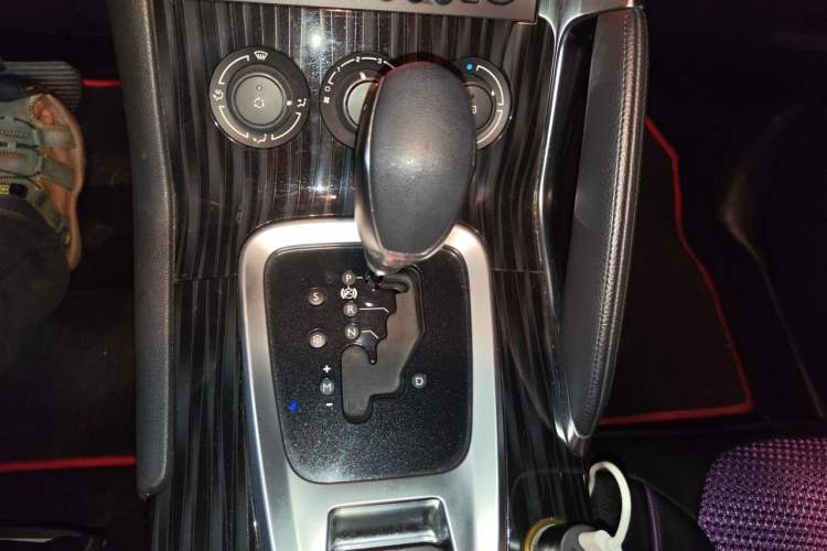 Used Peugeot 3008 2015 2.0L Automatic Classic Edition Gear Lever