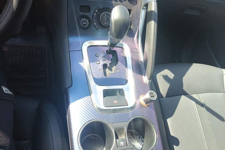 Used Peugeot 3008 2015 2.0L Automatic Trend Edition Gear Lever