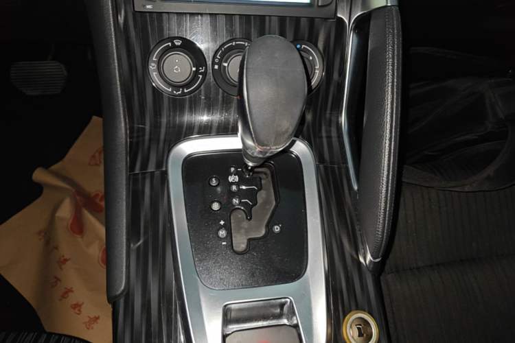 Used Peugeot 3008 2015 2.0L Automatic Classic Edition Gear Lever