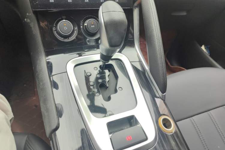 Used Peugeot 3008 2015 1.6THP Automatic Classic Edition Gear Lever