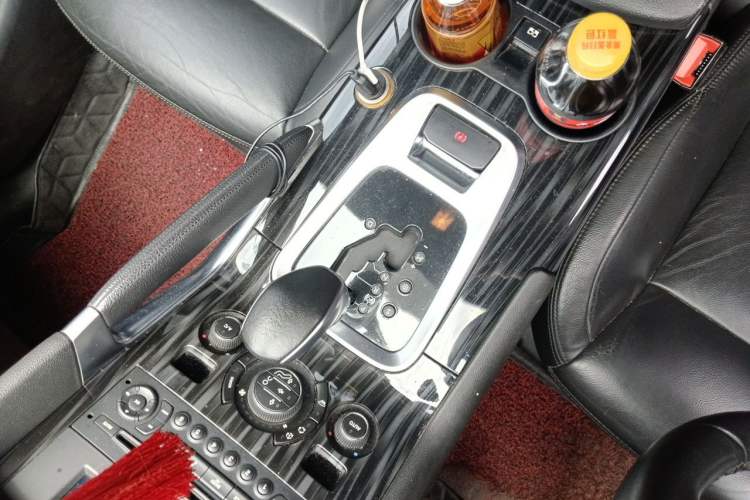 Used Peugeot 3008 2015 2.0L Automatic Trend Edition Gear Lever