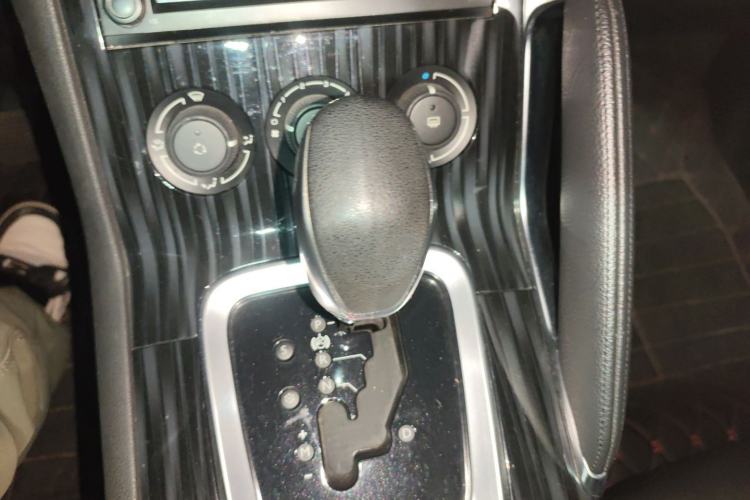 Used Peugeot 3008 2015 2.0L Automatic Classic Edition Gear Lever