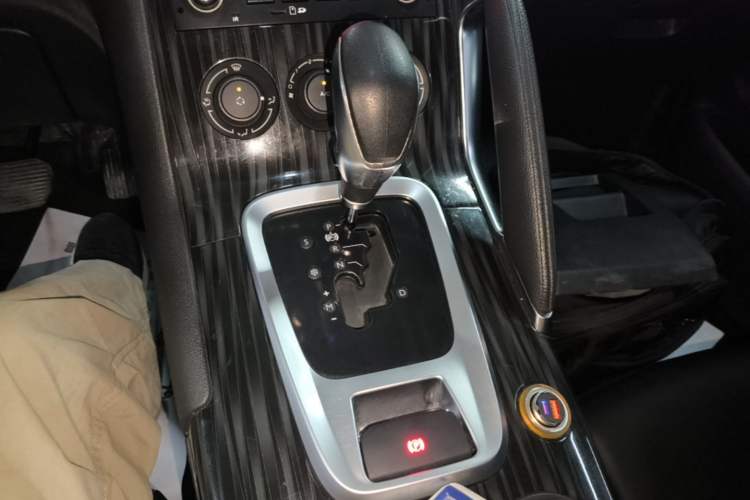 Used Peugeot 3008 2015 1.6THP Automatic Classic Edition Gear Lever