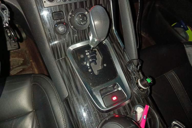 Used Peugeot 3008 2015 2.0L Automatic Trend Edition Gear Lever