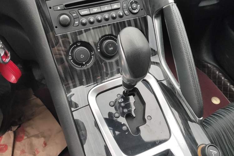 Used Peugeot 3008 2015 2.0L Automatic Classic Edition Gear Lever